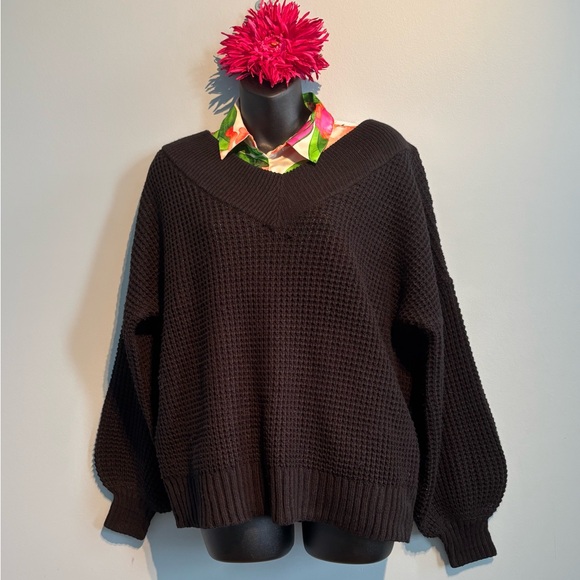 Zenana🖤 Black Waffle Knit V-Neck Oversized Sweater 🖤 - Picture 3 of 12